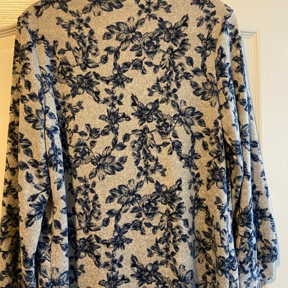 Floral Long Sleeve Top with mock neck - Picture 4 of 4